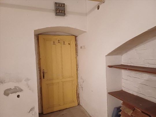 Strogi centar,Trg Republike, 25m2,stanarska ostava