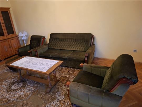 Trosed  i dve fotelje i taburet