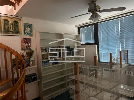 Uknjižen lokal sa izlogom, centar Vidikovca! ID#14