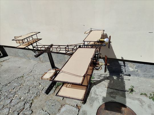 Velika maketa dvokrilca - sa sijaličnim grlom 