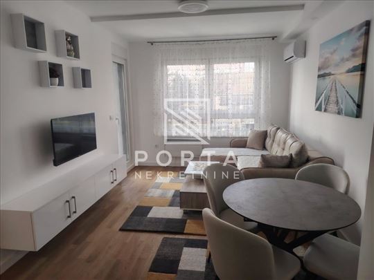 Vojvođanska,dvosoban namešten stan,parking,novogra