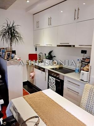 Autokomanda, 2.0, svetao, opremljen, renoviran