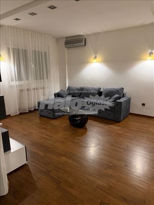 Banovo brdo,namešten 2.0 sa garazom