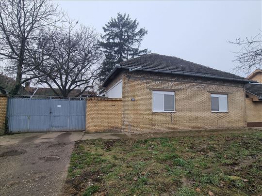 Dve kuće na prodaju, Bačka Topola