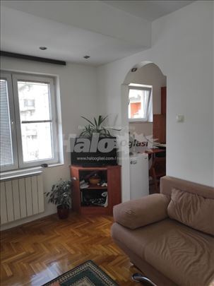 Izdaje se svetla i funkcionalna garsonjera