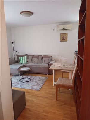 Jednoiposoban stan - Cvetkova pijaca (Podujevska))