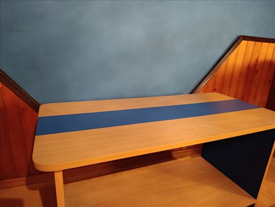 Klub sto i zidne police