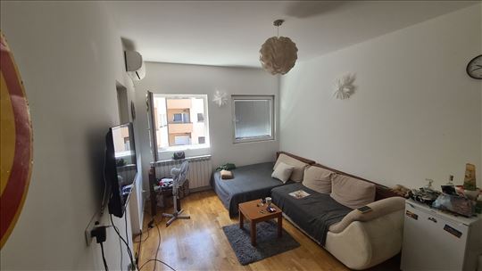 Krnjača na Zr. putu, 2.5, 50m, namešten