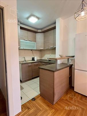 Namesten troiposoban dupleks na Grbavici