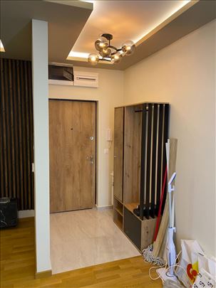 ODLIČNA ponuda!LUX stilski trosoban stan, sve novo