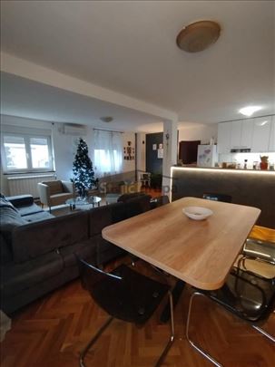 Odlična uknjižena kuća sa garažom