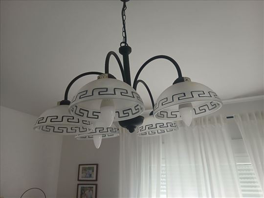 Prodajem luster