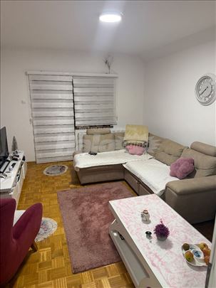 Prodajem stan u centru Zlatibora