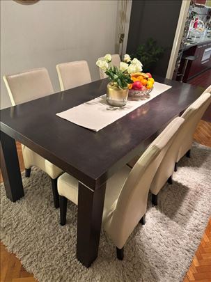 Prodajem trpezarijski sto 