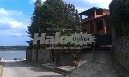 Prodajem Vilu u Starim Banovcima