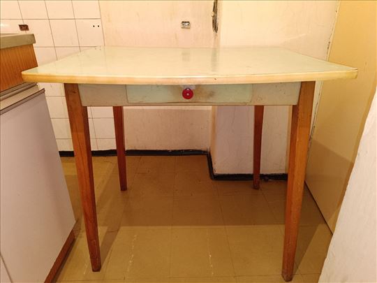 Retro trpezarijski sto