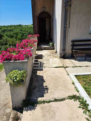 Uknjižena kuća i plac, centar Rušnja! ID#1477