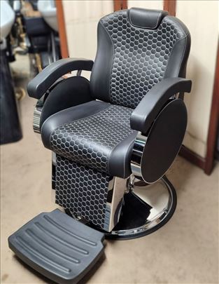 Berberska stolica "ELEGANT" u ocuvanom stanju