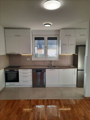 Dvoiposoban nov stan B.P.Pavla 450e sa parkingom