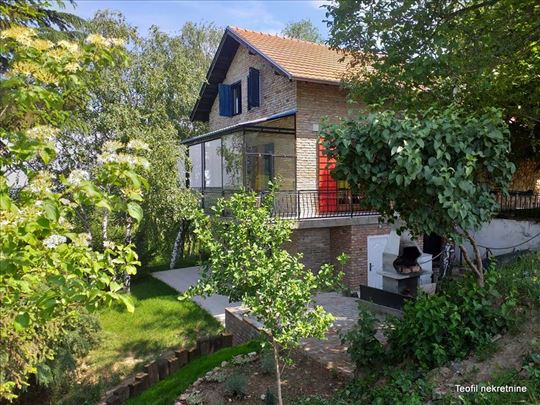 Fruška gora, 239(307) na 42,9a, prelep pogled