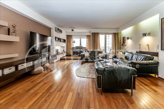 Izdaje se nov, lux, četvorosoban stan kod Doma Zdr