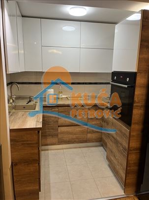 Izdaje se stan kod Durlanske pijace!