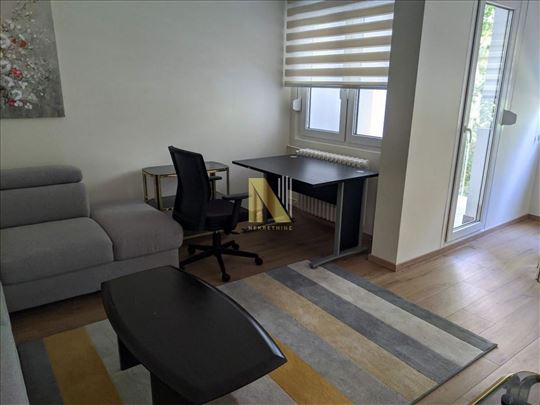 Kompletno namešten dvosoban stan na Limanu 4