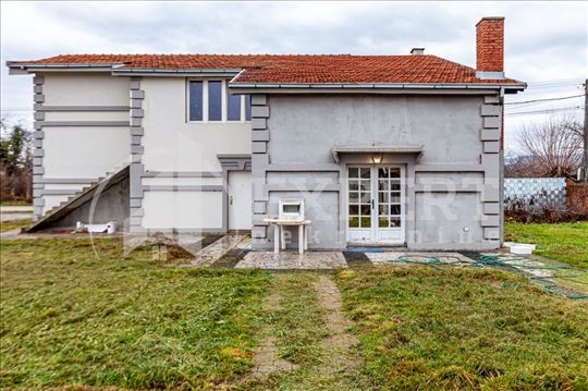 Kuća sa placem Gornje Međurovo