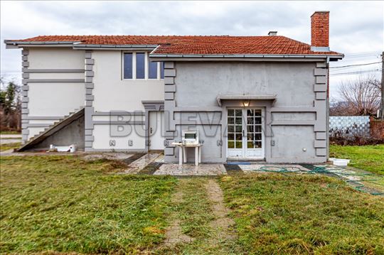 Kuća sa placem Gornje Međurovo