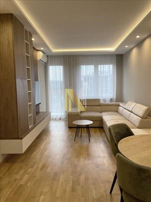 Moderno namešten stan u blizini ulice Heroja Pinki