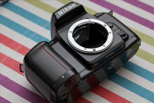 Nikon F601 F-601 aparat na film autofokusni