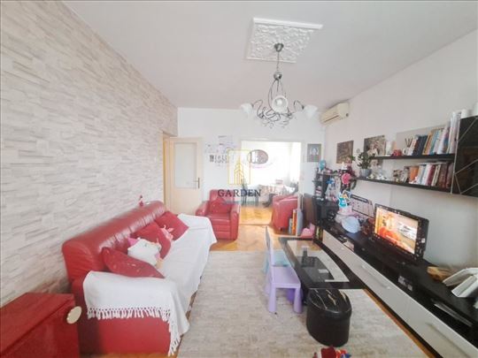 Prostran trosoban stan