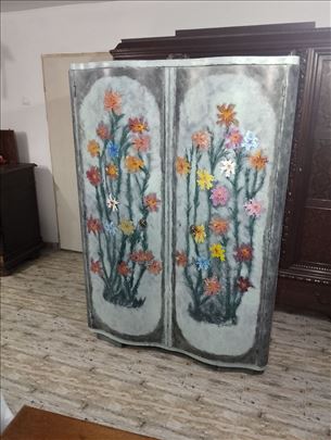 Unokatan rucno oslikan ormar