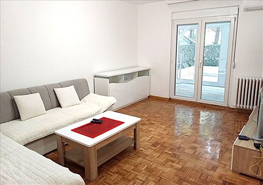 Bežanijska Kosa, prostrana T, renoviran, namešten