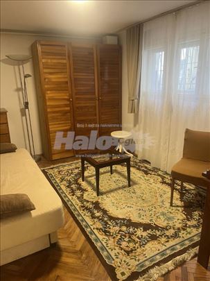 Garsonjera na Voždovcu 27 kvad. u porodičnoj kući