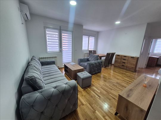 Karaburma- nov 2.5 sa garažom