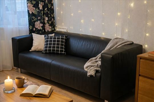 kožni kauč IKEA