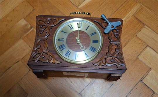 Prodajem ruski sat nekorišćen