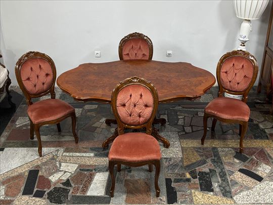 Trpezarijski sto i 4 stolice