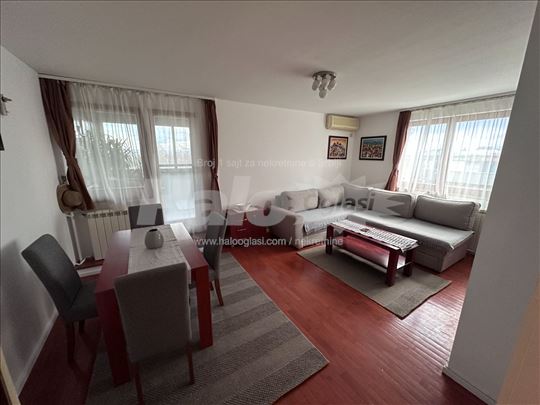 Zemun 1.5 stan (41m2) na 5. spratu bez lifta