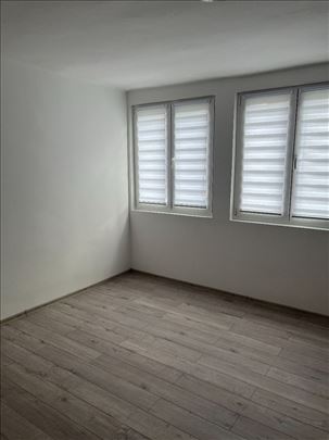 Banovo brdo, poslovni prostor sa parking mestom