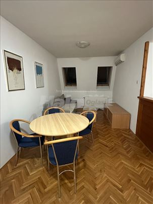 Dvosoban stan centar Novog Sada, namešten, parking