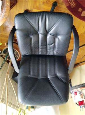 Fotelja kožna kancelarijska