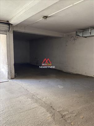 Garažno mesto - 20m2 - Centar
