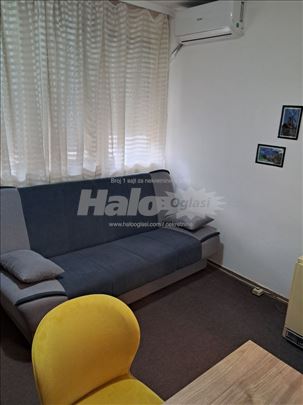 Garsonjera kod pedagoškog