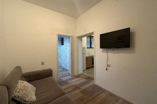 Izdajemo renoviran 2.0 stan, Žorža Klemansoa, 35m2