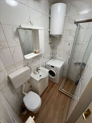 KARABURMA - 42m2 + terasa, namešten, odmah useljiv