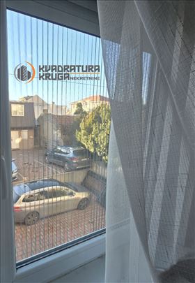 Odličan 3.0 stan, sprat, pozicija + PARKING mesto