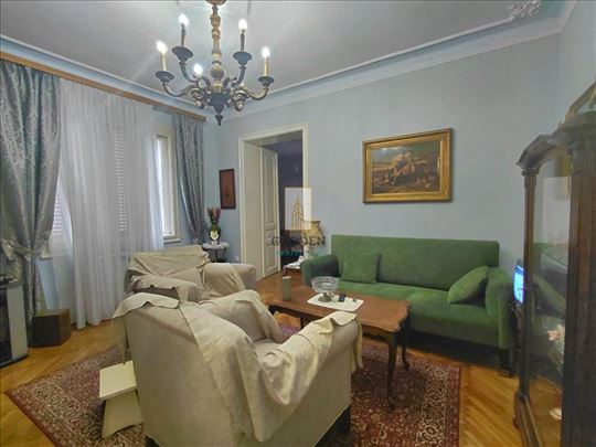 Odličan salonac 3.0 sa garažom na autokomandi