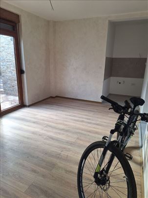 Prodaje se stan 48 m² + 20m²  terasa, Bele vode